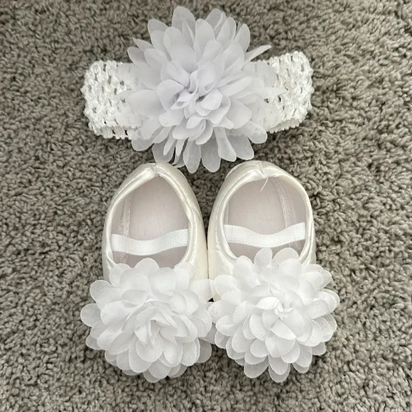 New Baby Girl Shoe Bundle of shoes with 2 matching headbands - Picture 2 of 5